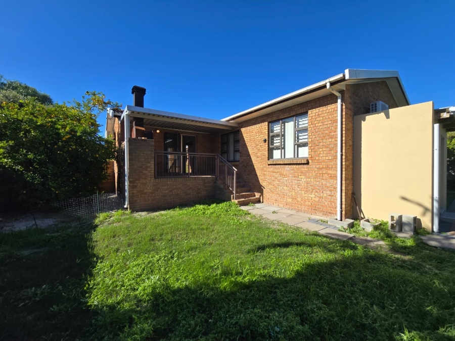 To Let 3 Bedroom Property for Rent in Protea Heights Western Cape